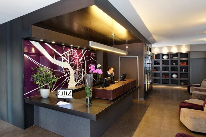 Entrance & Lobby