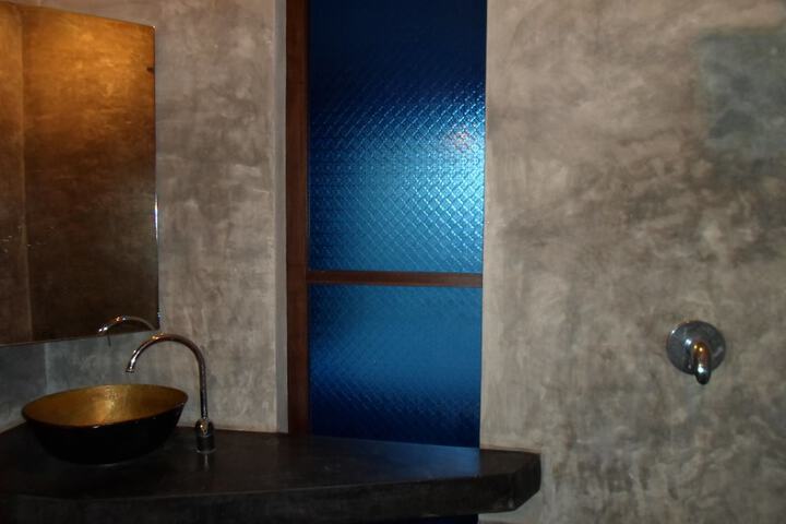 Room 32 of 51