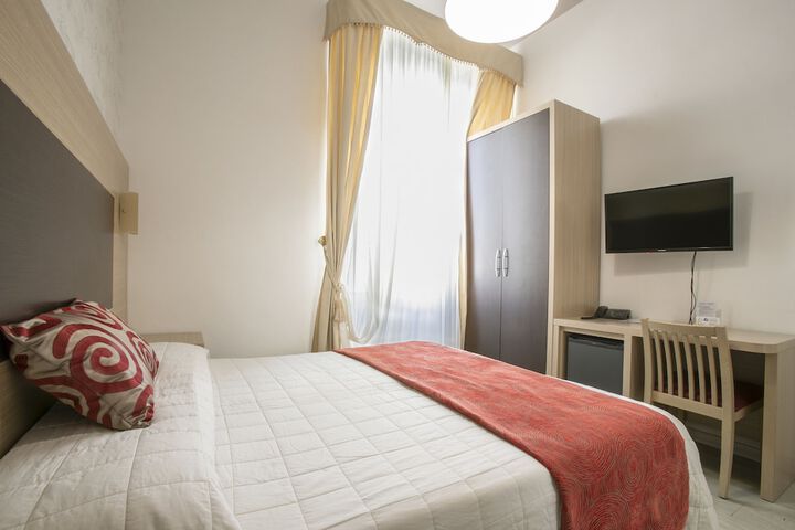 Room 13 of 96