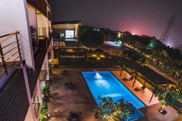 Pool Hotel