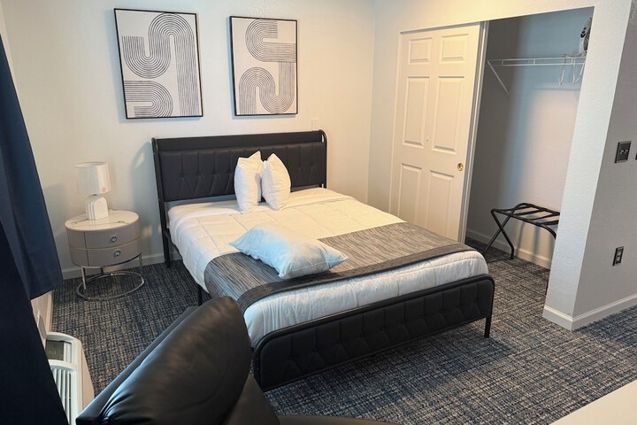 Room 11 of 23