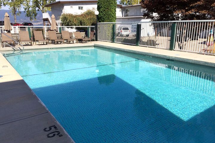 Pool 24 of 30