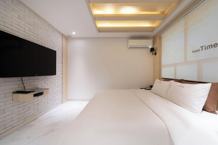 Room 42 of 74