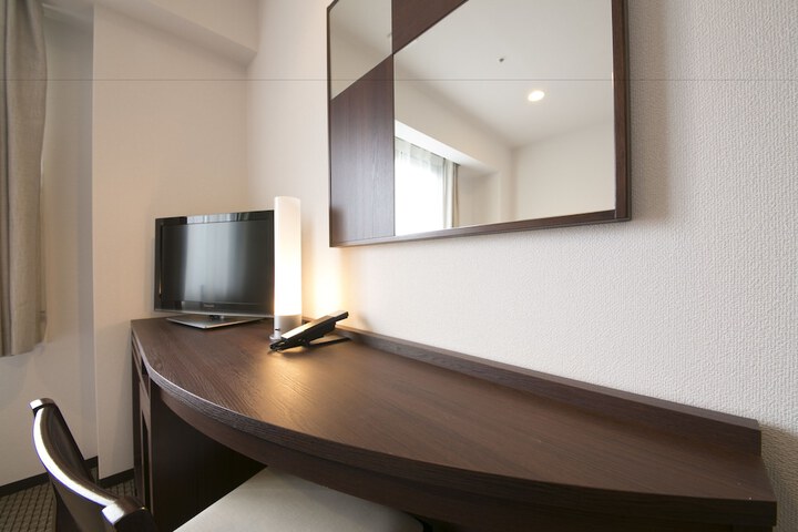Room 8 of 84