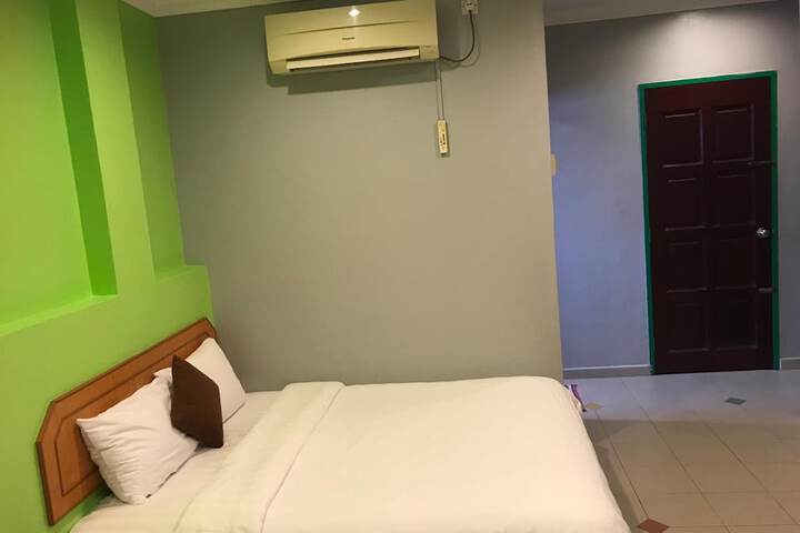 Room 28 of 47