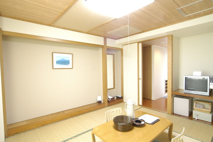 Room 8 of 34