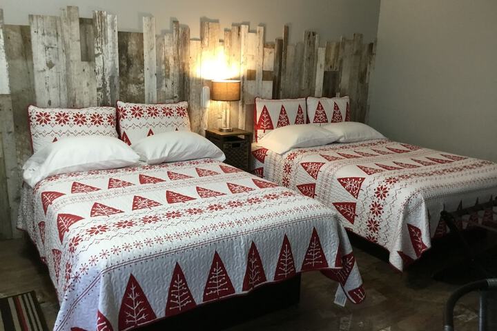 Room 4 of 61
