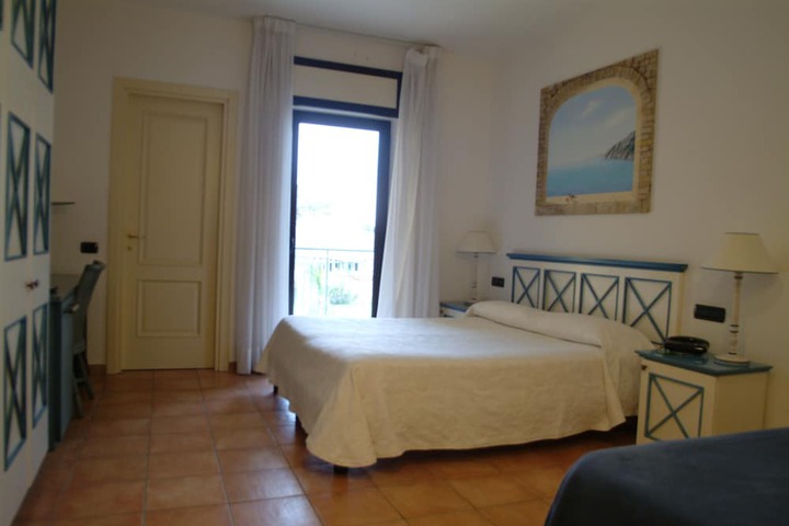 Room 6 of 46