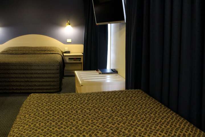 Room 10 of 33