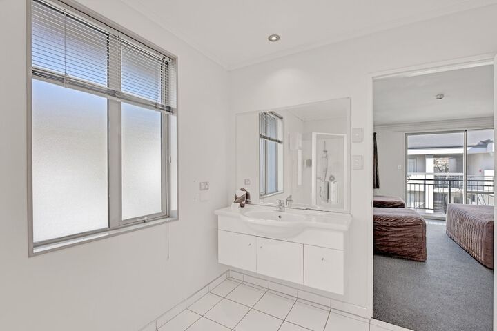Room 82 of 122