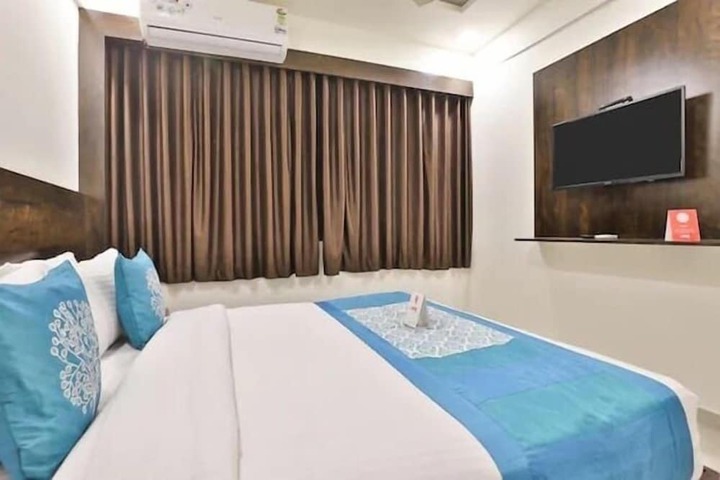 Room 7 of 9