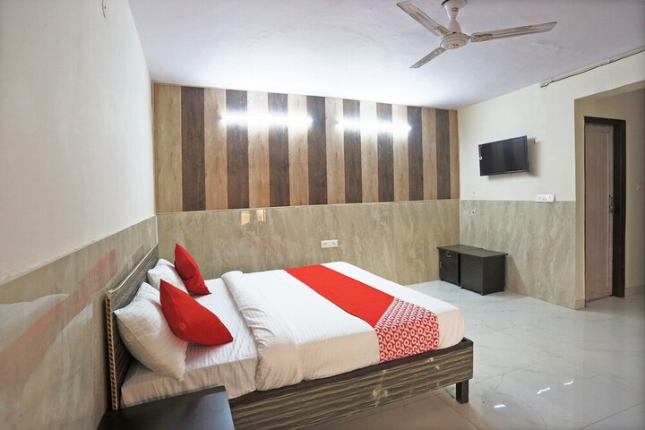 Room 9 of 27