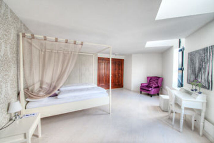 Room 9 of 29