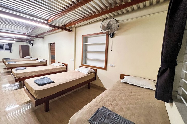 Room 6 of 24