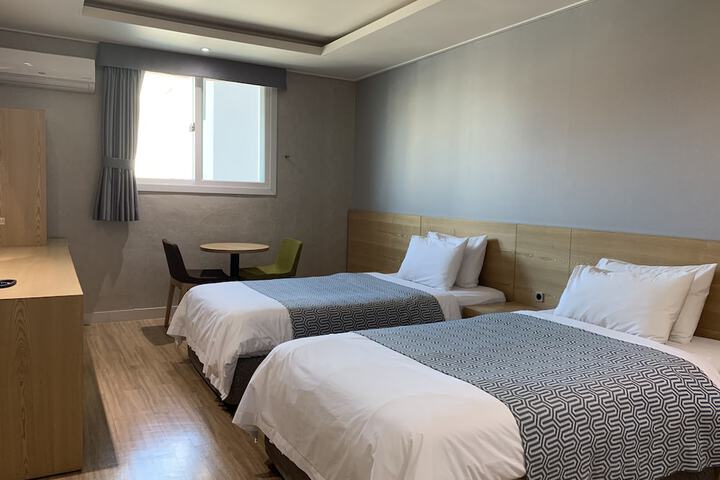 Room 53 of 119