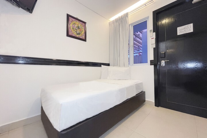 Room 4 of 47