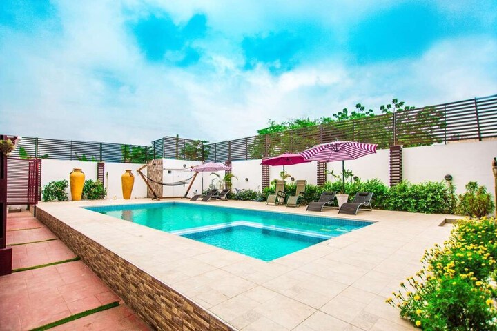 Earl Heights Suites Hotel