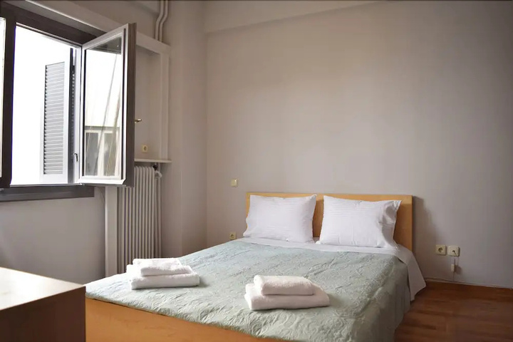 Room 4 of 11