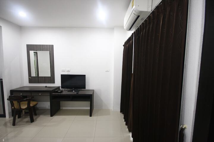 Room 6 of 16