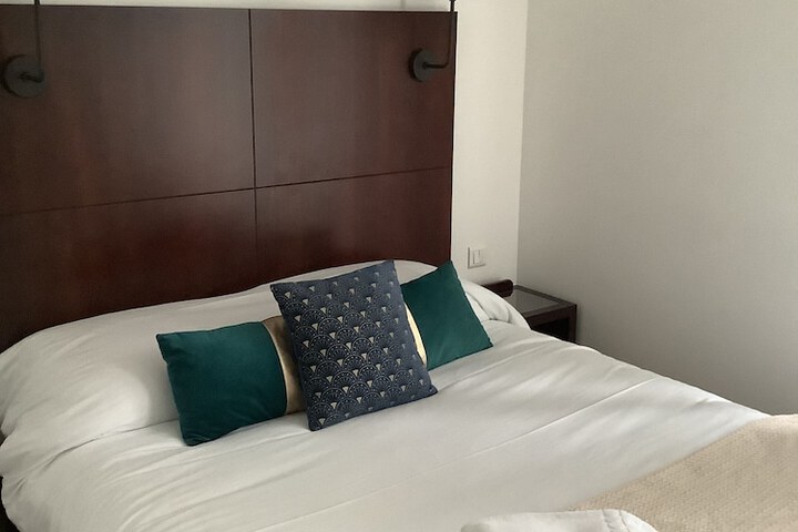 Room 6 of 33