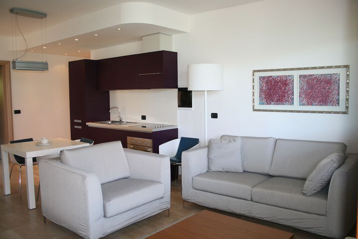 Room 10 of 33