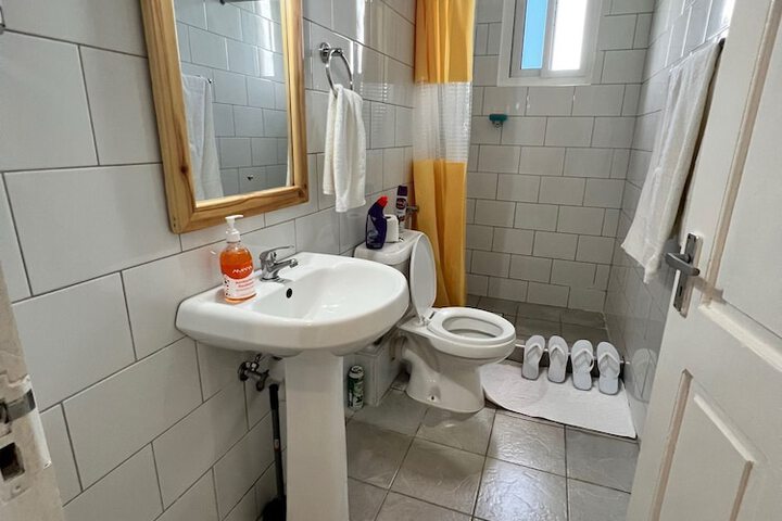 Room 10 of 18