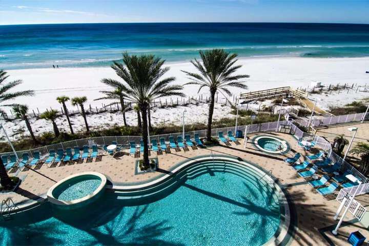Hotel Pool