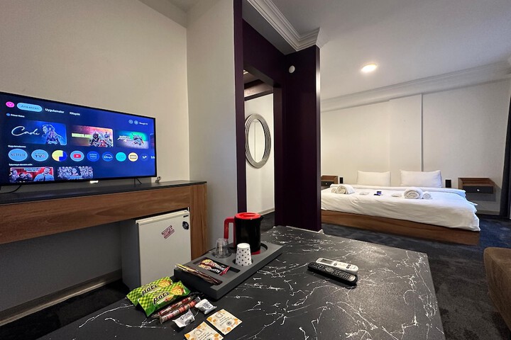 Room 25 of 104