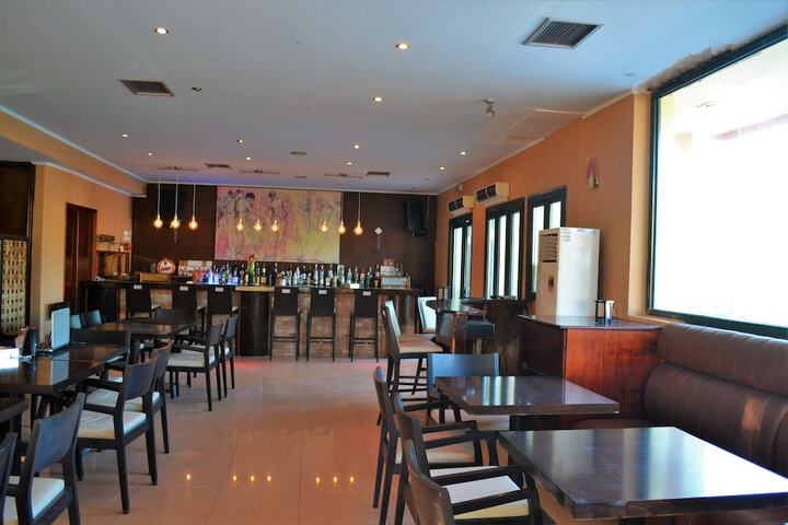 Lounge 20 of 25