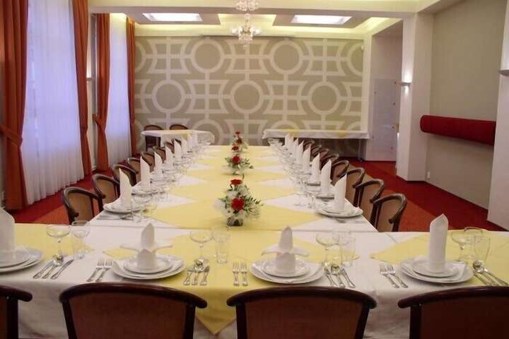 Ballroom/Hall 34 of 39