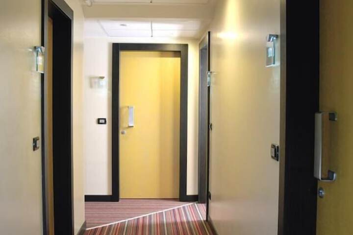 Ballroom/Hall 39 of 48