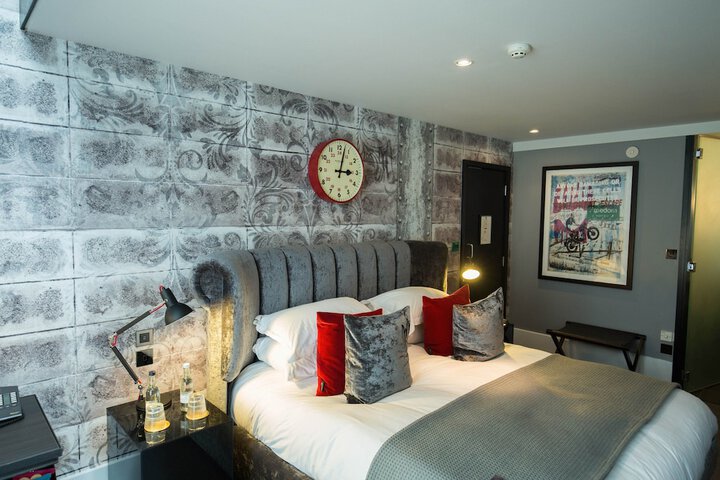 Room 26 of 122
