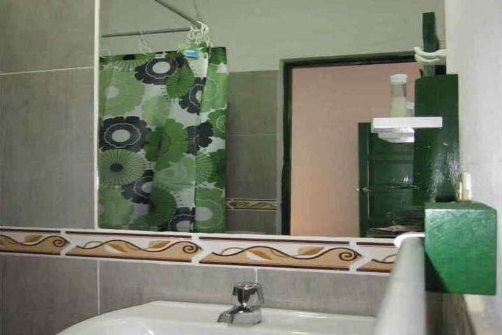 Room 5 of 10