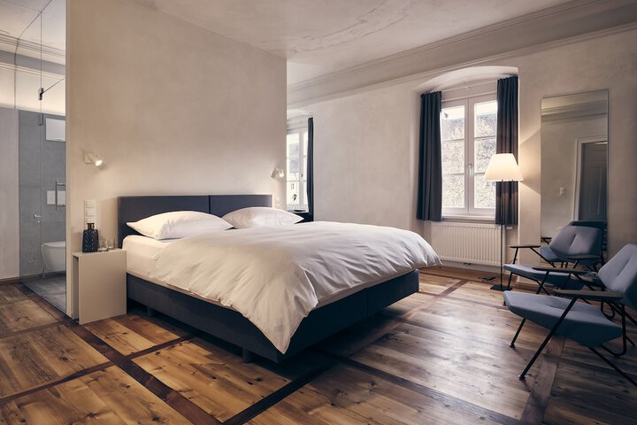 Room 16 of 37