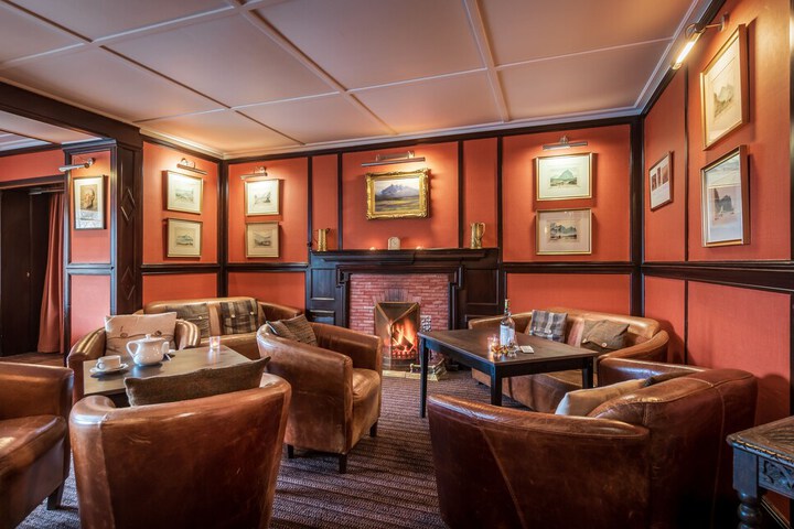 Lounge 102 of 117