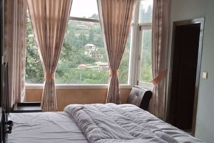 Room 6 of 14