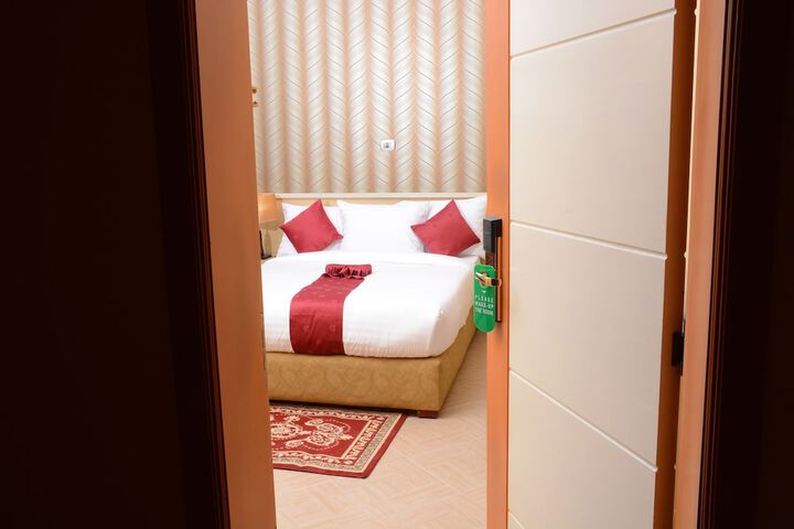Room 4 of 43
