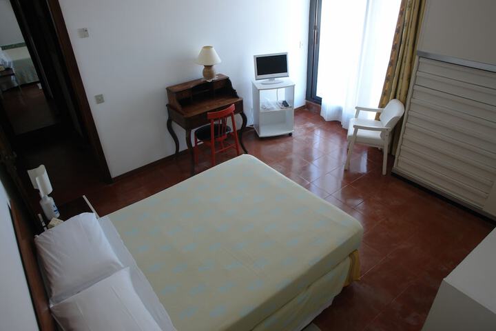 Room 8 of 47