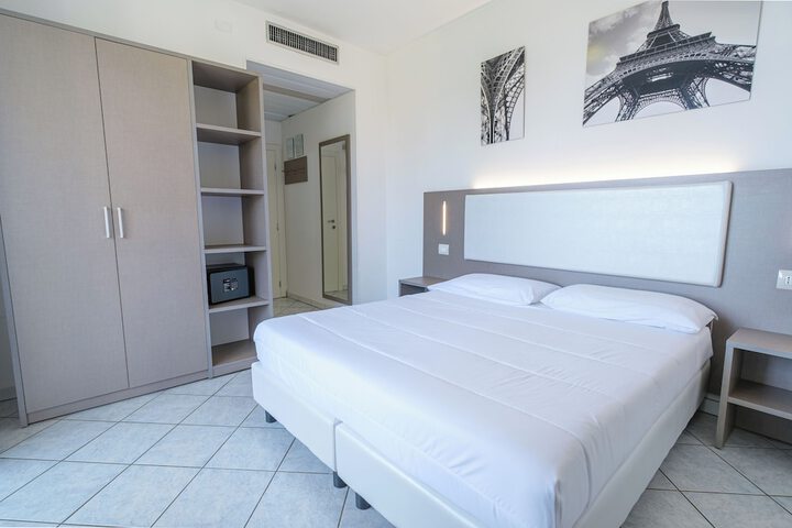 Room 8 of 67