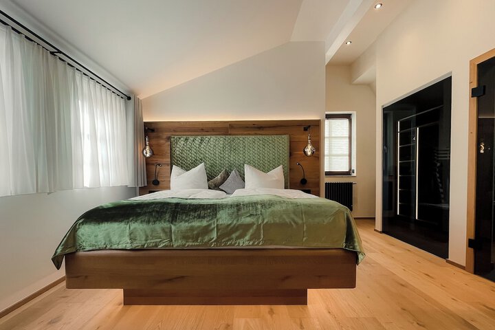 Room 25 of 153