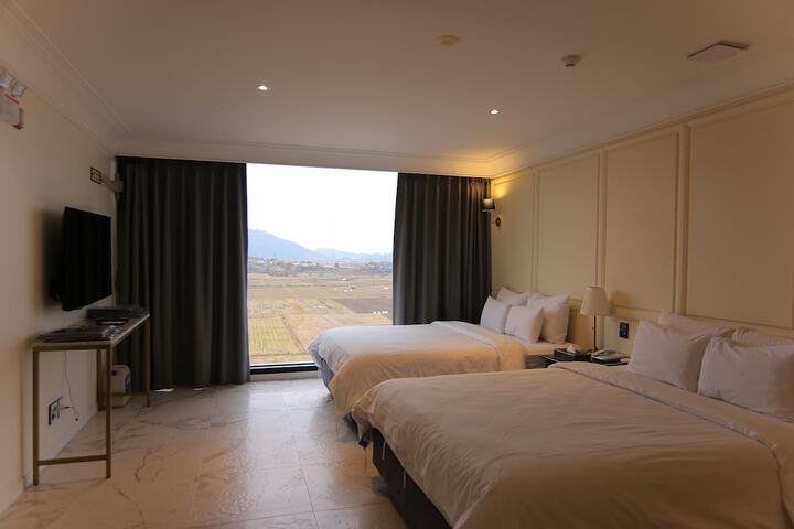 Room 52 of 190
