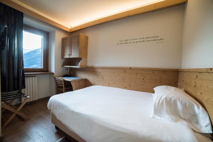 Room 10 of 48
