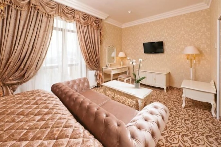 Room 11 of 30