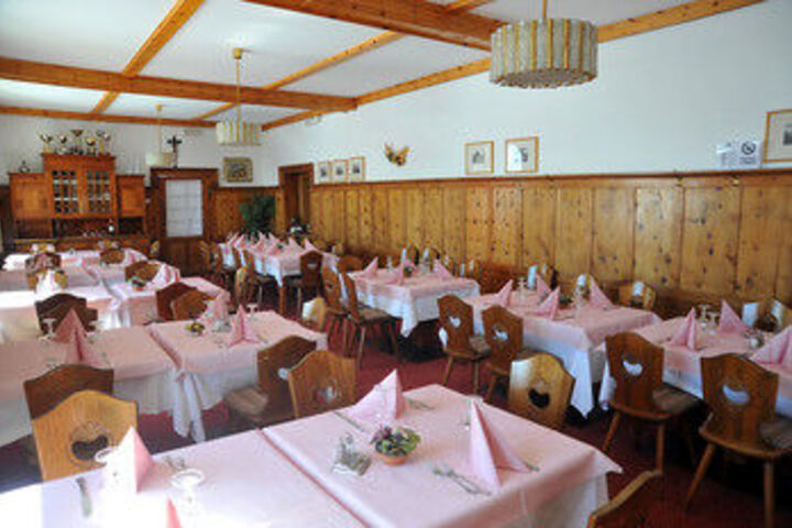 Dining 11 of 13