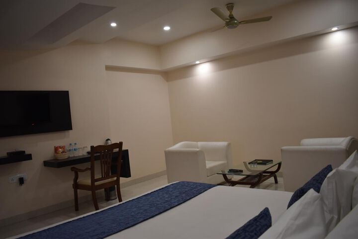 Room 4 of 5