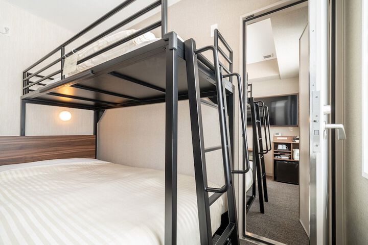 Room 10 of 128