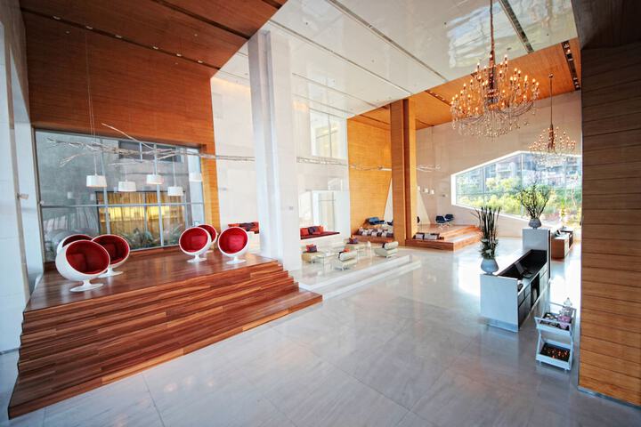 Entrance & Lobby