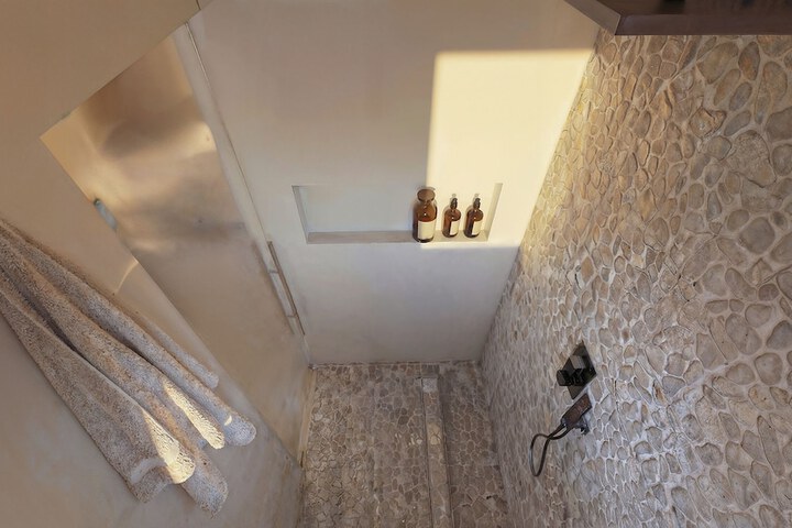 Room 32 of 62