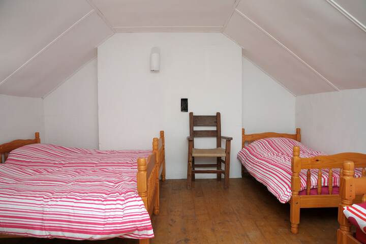 Room 3 of 27