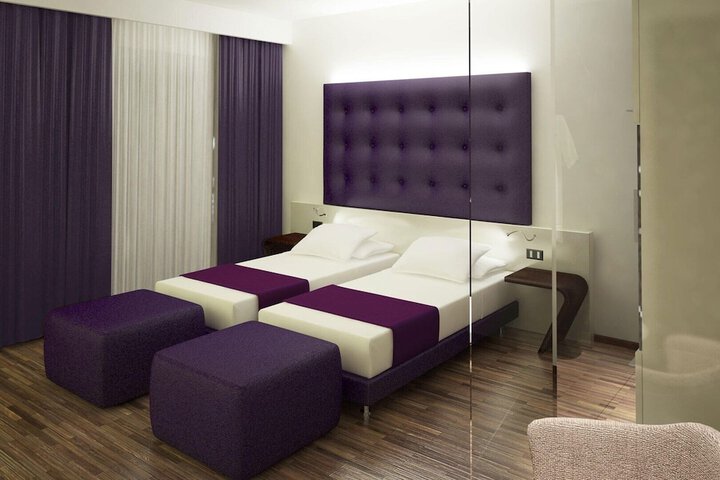Room 18 of 77